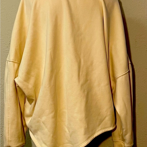 Fabletics powder yellow, handkerchief hem sweatshirt with dolman sleeves. XXL - Picture 2 of 3